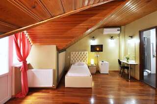 Отель Hotel Frida Тбилиси Семейный номер-5