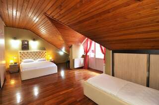 Отель Hotel Frida Тбилиси Семейный номер-9
